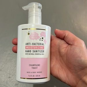 Bath & Bodyworks Champagne Toast Moisturizing Hand Sanitizer Full SizePump 7.6oz